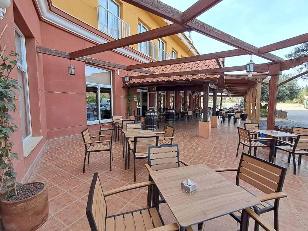 Covered dining terrace of the restaurant at Hotel venta de Tébar